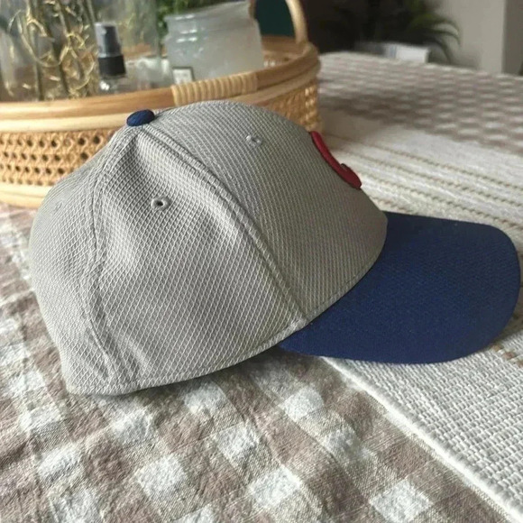 EUC NEW ERA CHICAGO CUBS MENS GREY 39THIRTY FLEX HAT
Size: Small/Medium - Picture 4 of 6
